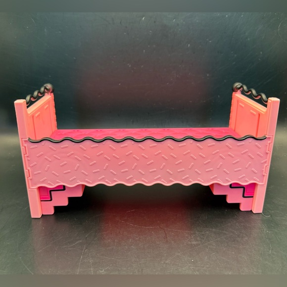 LOL Surprise OMG House of Surprises Dollhouse Bed Pop Up Pull Outs Replacement - Picture 7 of 10